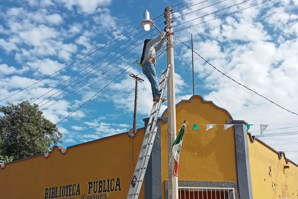 Se rehabilita alumbrado público del ejido de San Felipe Aztatán