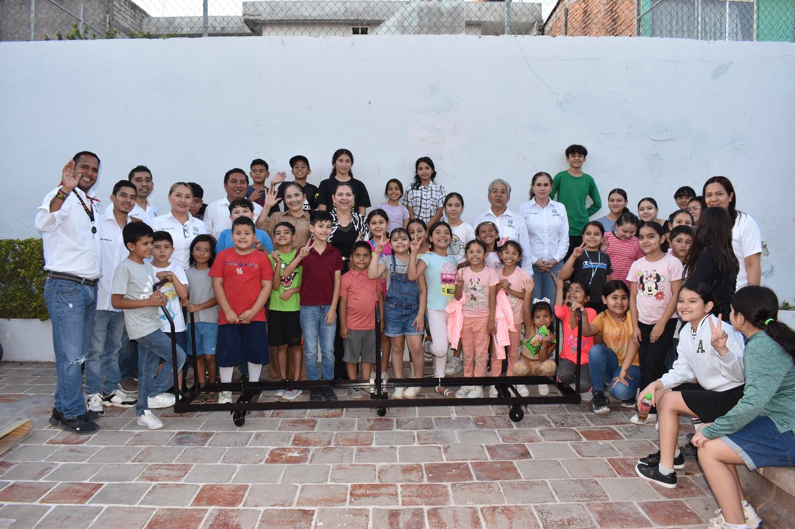 Recibe el Gobierno de Tecuala Donación de Sillas para Alumnos de la Casa de la Cultura, “Ing.  Héctor Mario Gómez Galvarriato”