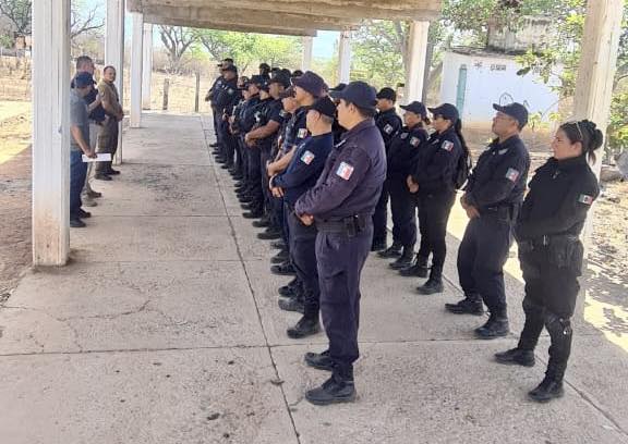 Capacitan a policías municipales con prácticas de tiro