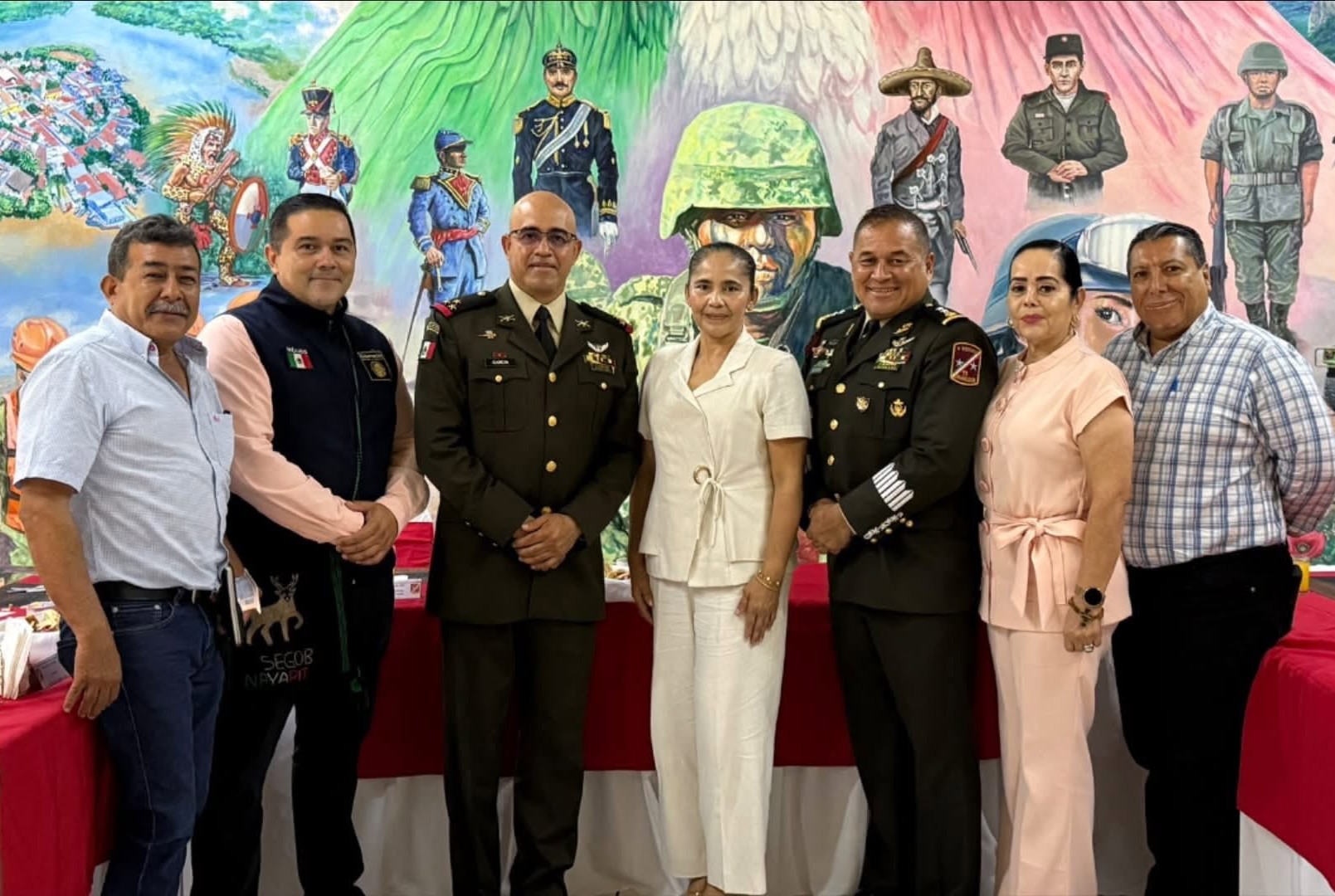 La alcaldesa Nora Lilia Burgara Alarcón acude a la toma de protesta del nuevo Comandante del 86/o Batallón de Infantería