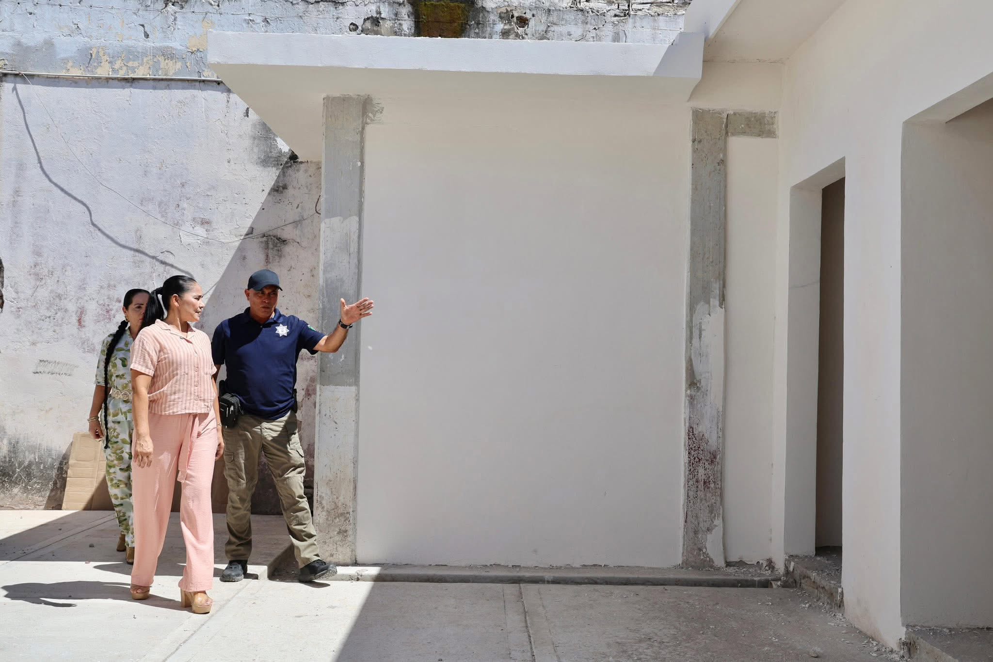 Supervisa la alcaldesa Nora Lilia Burgara Alarcón avances de la obra del juzgado cívico municipal