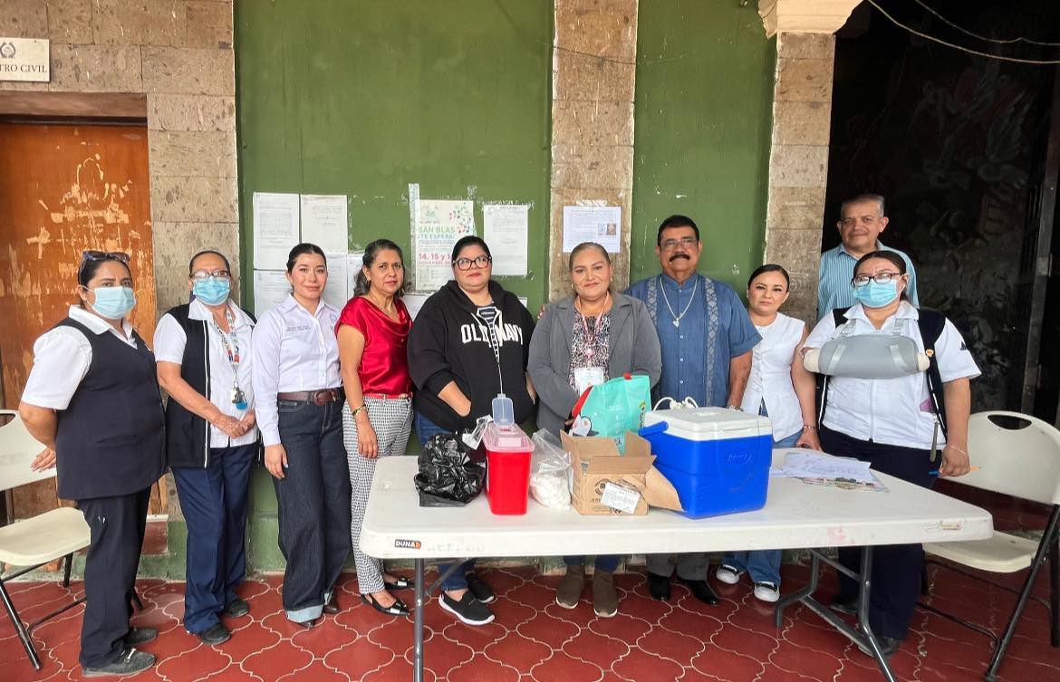 Personal del Gobierno de Tecuala es vacunado contra el Sarampión